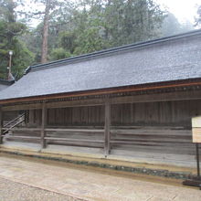 黒い壁に歴史を感じます