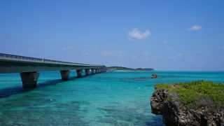 美しい海の色を堪能できるスポット