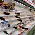 台風が通過すると、生鮮食料品がなくなるので注意