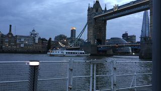 ホテルの部屋から見ているとすごく頻繁に行き来しています