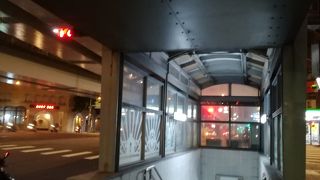 なるべく階段でない出入口を選びたい