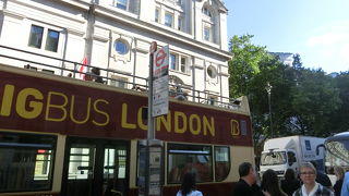 バスもすごく多く走っていました