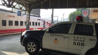 パトカー出動します