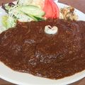 広くてワイルドな店内 美味しいボリュームカレー