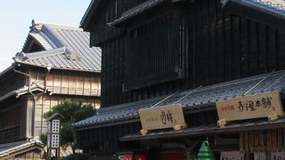 団子や松坂牛串焼きに比べて、持ち歩きしやすい点が評価できますね。