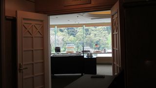 萬翠荘を眺めながめられる真面目なレストラン