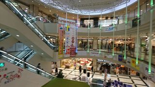 バスターミナルとイオンと専門店街