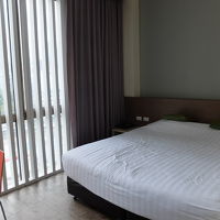 ひろびろとした窓。