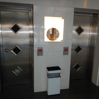 金庫のようなエレベーター