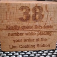 テーブル番号は焼立てのチャパティ等を持ってきてもらうのに必要