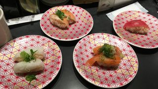 赤シャリが特徴。