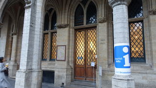 市庁舎の1階にあります