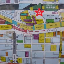 南町奉行所跡は、有楽町駅中央口の南側、丸井の北側にあります。