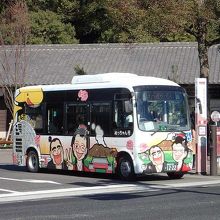 仙巌園にとまった「あっちゃん号」