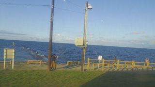 カメラ集まる雨晴海岸