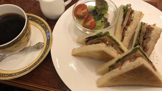 マルイの近くにあります