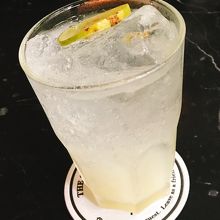 自然な味のマナオソーダでした。