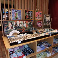 小物を売っています。