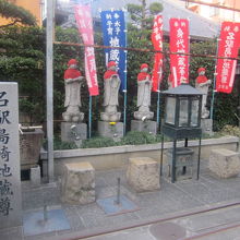 名駅島崎地蔵尊として愚痴聞き地蔵以外にも色々なお地蔵様が。