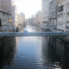 橋から眺める堀川南側の景観