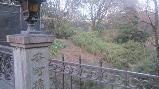 名古屋城エリアに南側から入る時に渡る小さな橋です