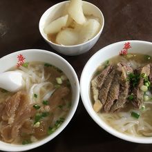牛筋スープ麺（左）、牛バラスープ麺（右）、牛バラスープ大根