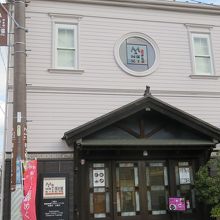 1階は無料の売店