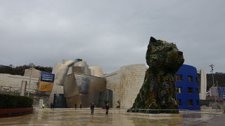 グッゲンハイムの巨大マスコット