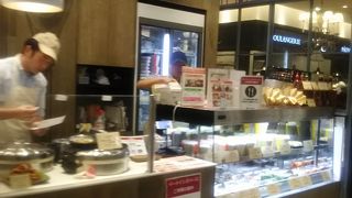 こちらのお店はアトレ川崎の3階にあります　