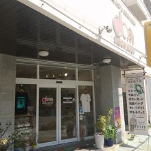 外から店内がよく見えます