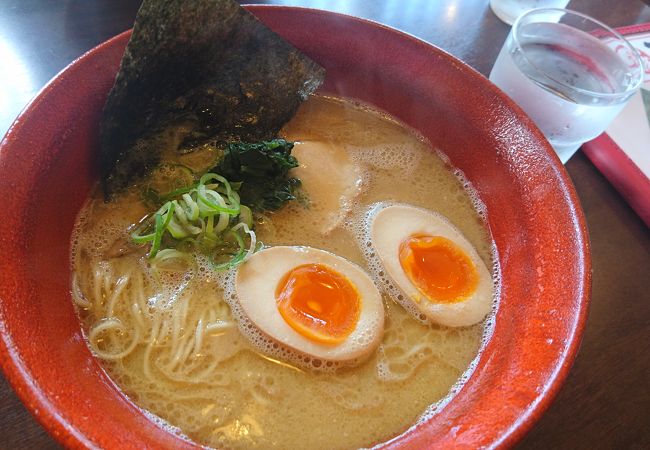 おいしい濃厚とんこつラーメン