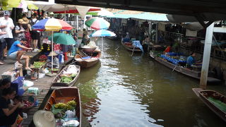 土日限定の水上マーケット！