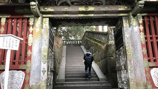 日光東照宮：坂下門、奥宮への入口