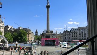 4頭の獅子が守っていた