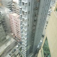 窓からの景色。ちょっと怖い