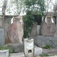 平穏な海で獲られたいろいろの海産物に感謝する意味合いです。