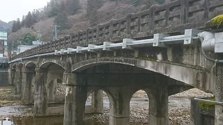 下から見ると意外とデザイン的