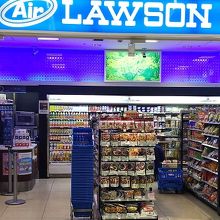 いつものLAWSONのロゴが迎えてくれます