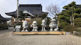 アニメ4体の石像