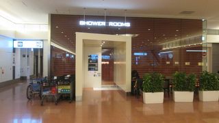 クリスマスシーズンのシャワールーム２階到着ロビー