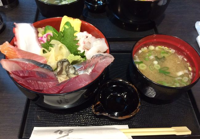 ひがし茶屋街エリアの海鮮丼