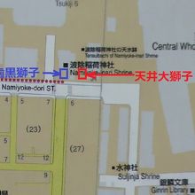 波除稲荷神社の入口の右に天井大獅子、左にお歯黒獅子があります