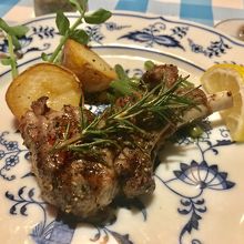 乳のみ仔羊グリル！