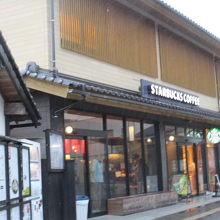 混雑しています