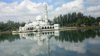 トゥンガ ザハラ モスク
