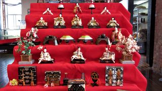 ３月３日までおひな様が展示されています。