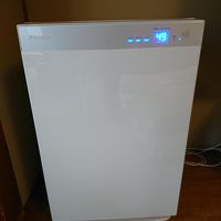 空気清浄機。この光が寝るとき眩しくて。