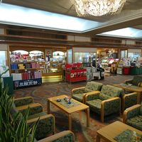 お見上げ売り場広い。