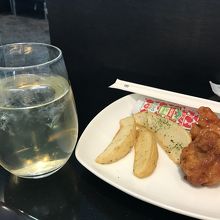 搭乗前の〆はウイスキー