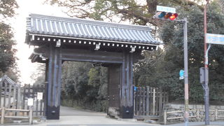 御苑の北側の門